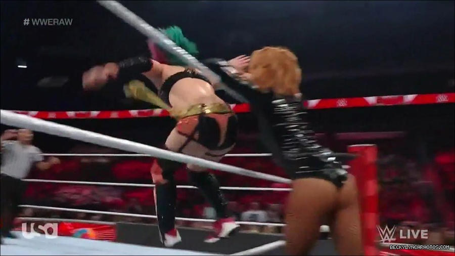 WWE_Monday_Night_Raw_2022_05_23_720p_HDTV_x264-NWCHD_mp4_007524324.jpg