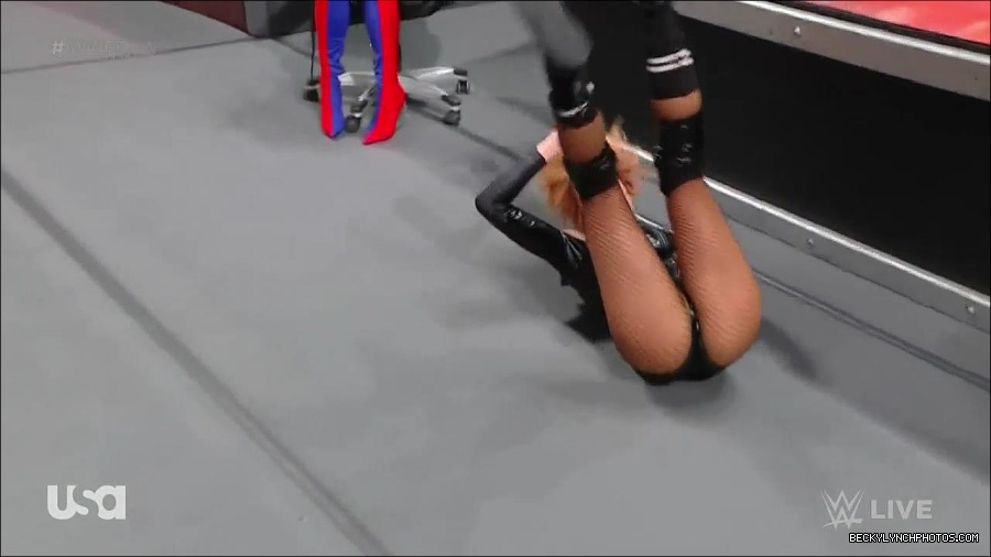 WWE_Monday_Night_Raw_2022_05_23_720p_HDTV_x264-NWCHD_mp4_007525926.jpg