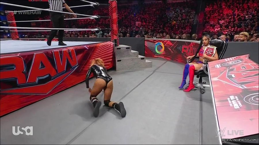 WWE_Monday_Night_Raw_2022_05_23_720p_HDTV_x264-NWCHD_mp4_007529529.jpg
