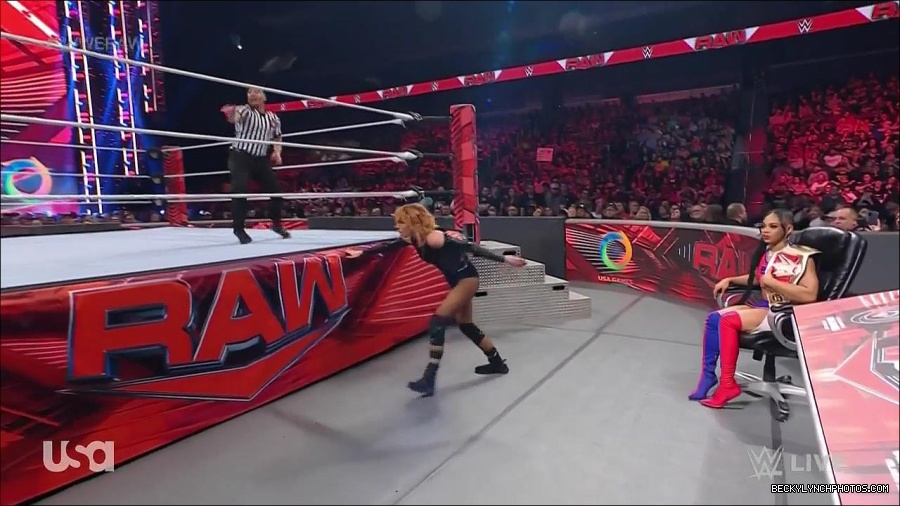 WWE_Monday_Night_Raw_2022_05_23_720p_HDTV_x264-NWCHD_mp4_007531932.jpg