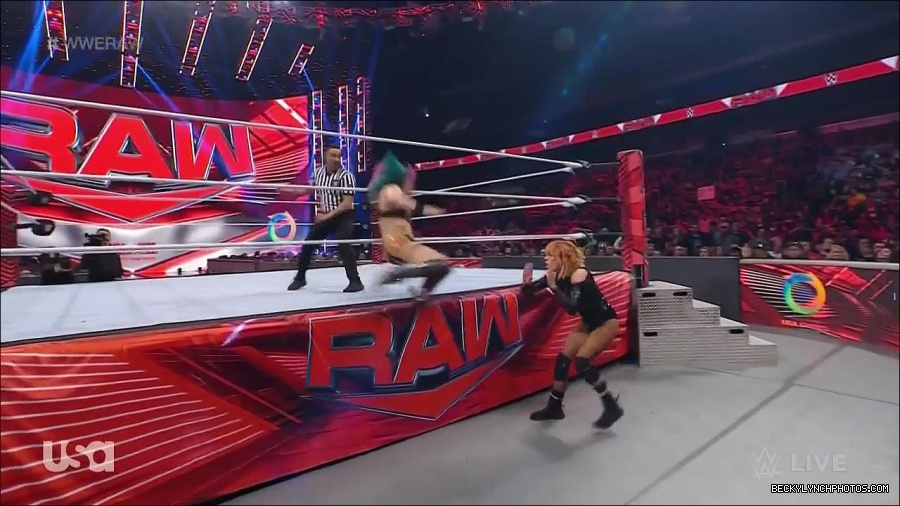 WWE_Monday_Night_Raw_2022_05_23_720p_HDTV_x264-NWCHD_mp4_007533133.jpg