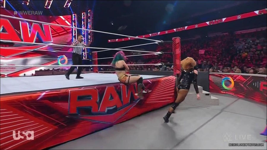 WWE_Monday_Night_Raw_2022_05_23_720p_HDTV_x264-NWCHD_mp4_007533934.jpg