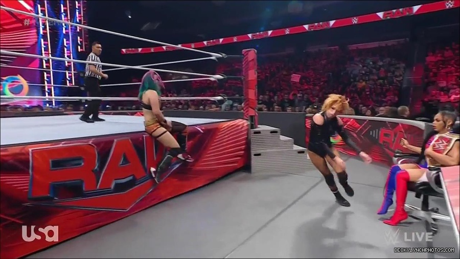 WWE_Monday_Night_Raw_2022_05_23_720p_HDTV_x264-NWCHD_mp4_007534735.jpg