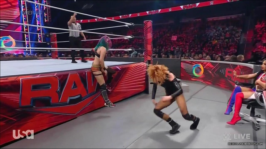 WWE_Monday_Night_Raw_2022_05_23_720p_HDTV_x264-NWCHD_mp4_007535535.jpg
