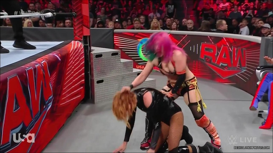 WWE_Monday_Night_Raw_2022_05_23_720p_HDTV_x264-NWCHD_mp4_007538338.jpg
