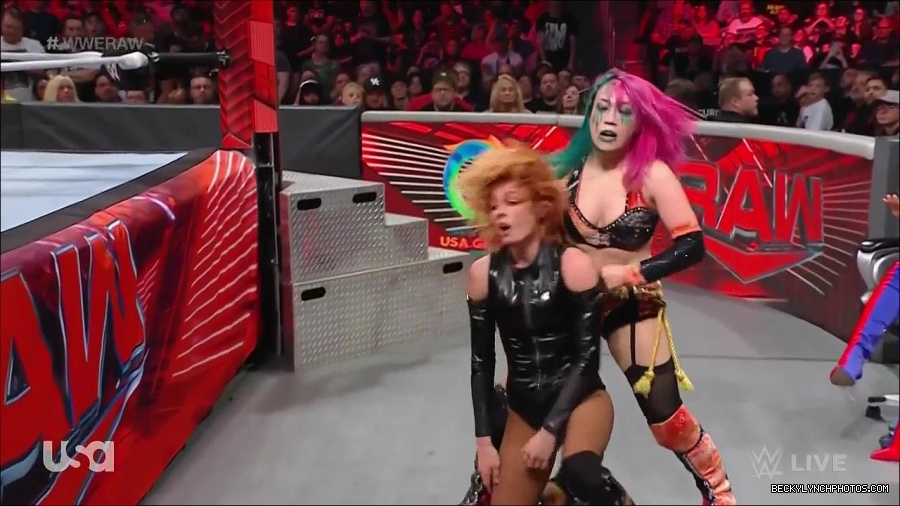 WWE_Monday_Night_Raw_2022_05_23_720p_HDTV_x264-NWCHD_mp4_007538739.jpg