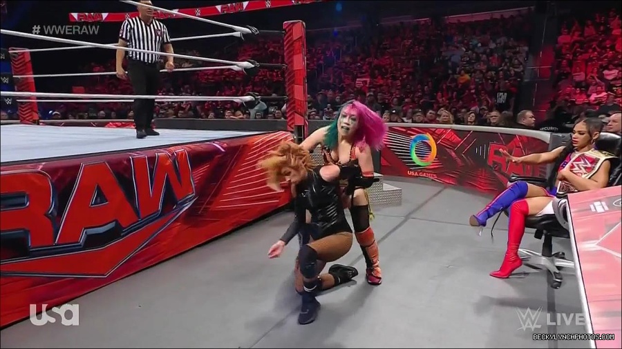 WWE_Monday_Night_Raw_2022_05_23_720p_HDTV_x264-NWCHD_mp4_007540741.jpg