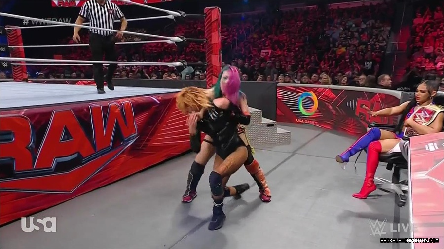 WWE_Monday_Night_Raw_2022_05_23_720p_HDTV_x264-NWCHD_mp4_007541141.jpg