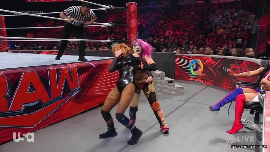 WWE_Monday_Night_Raw_2022_05_23_720p_HDTV_x264-NWCHD_mp4_007541942.jpg