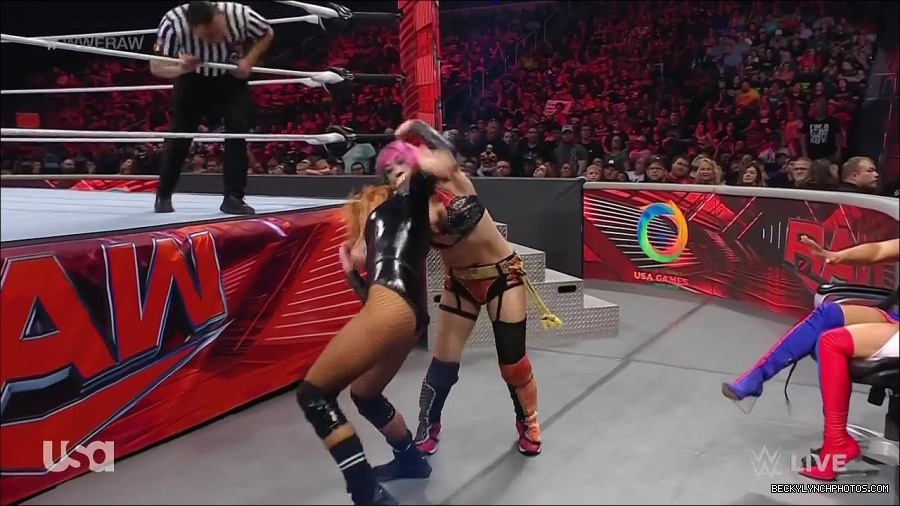 WWE_Monday_Night_Raw_2022_05_23_720p_HDTV_x264-NWCHD_mp4_007542743.jpg