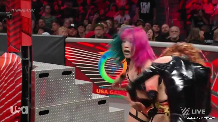 WWE_Monday_Night_Raw_2022_05_23_720p_HDTV_x264-NWCHD_mp4_007543143.jpg