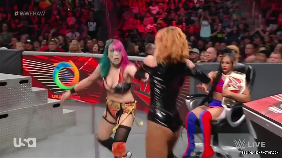 WWE_Monday_Night_Raw_2022_05_23_720p_HDTV_x264-NWCHD_mp4_007543944.jpg