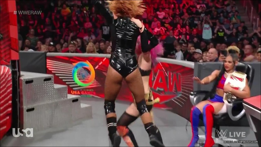 WWE_Monday_Night_Raw_2022_05_23_720p_HDTV_x264-NWCHD_mp4_007544745.jpg