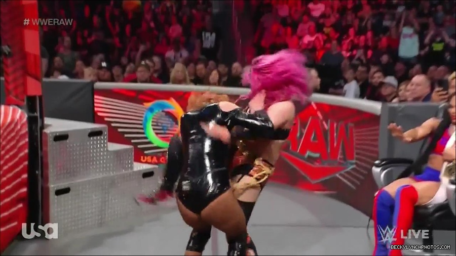 WWE_Monday_Night_Raw_2022_05_23_720p_HDTV_x264-NWCHD_mp4_007545145.jpg