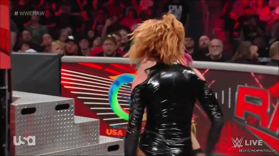 WWE_Monday_Night_Raw_2022_05_23_720p_HDTV_x264-NWCHD_mp4_007545946.jpg