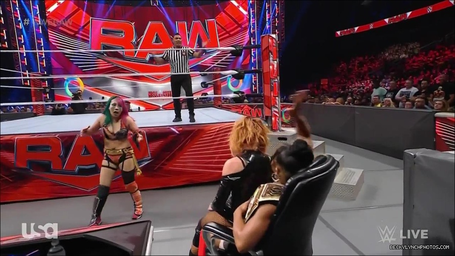WWE_Monday_Night_Raw_2022_05_23_720p_HDTV_x264-NWCHD_mp4_007549149.jpg