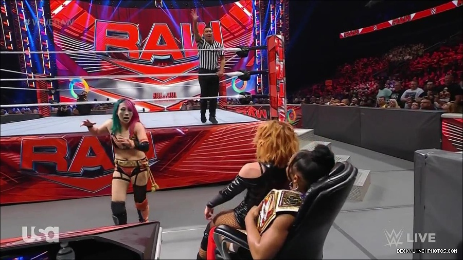 WWE_Monday_Night_Raw_2022_05_23_720p_HDTV_x264-NWCHD_mp4_007550350.jpg