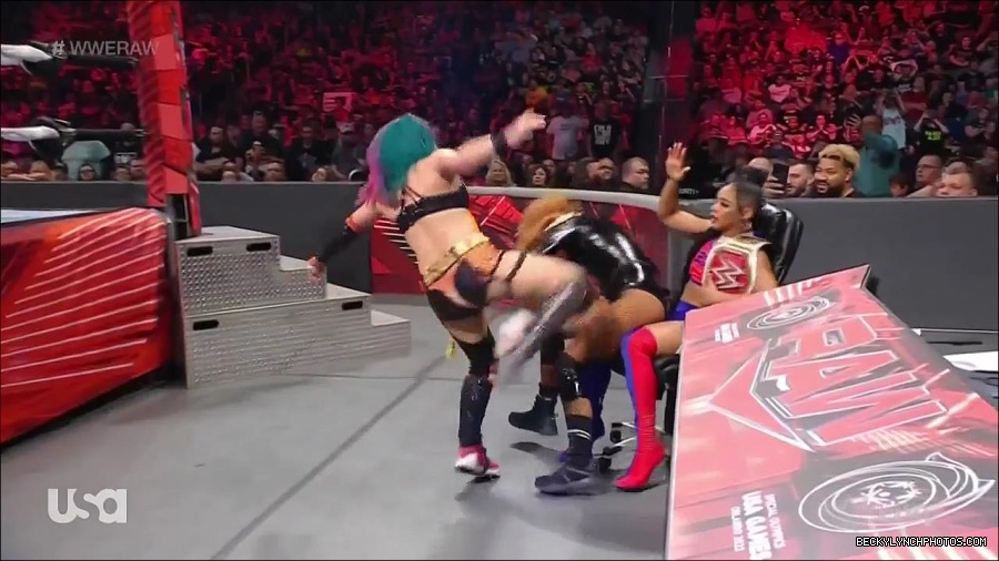 WWE_Monday_Night_Raw_2022_05_23_720p_HDTV_x264-NWCHD_mp4_007551151.jpg