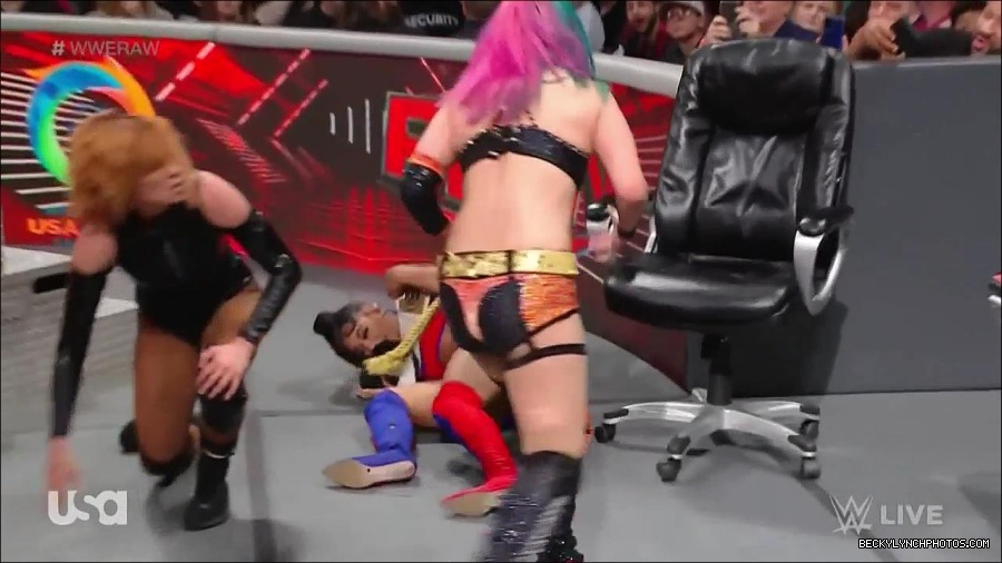 WWE_Monday_Night_Raw_2022_05_23_720p_HDTV_x264-NWCHD_mp4_007553553.jpg