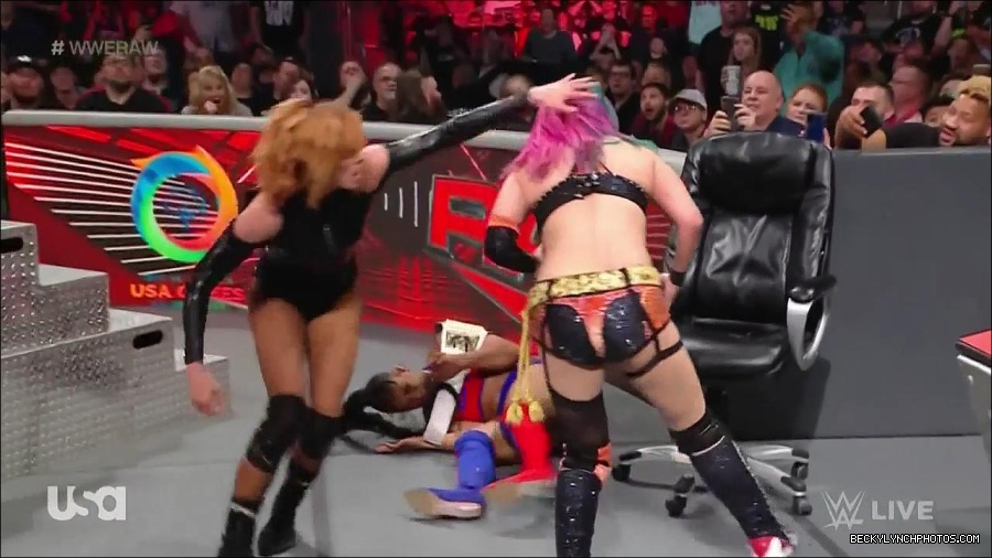 WWE_Monday_Night_Raw_2022_05_23_720p_HDTV_x264-NWCHD_mp4_007553954.jpg