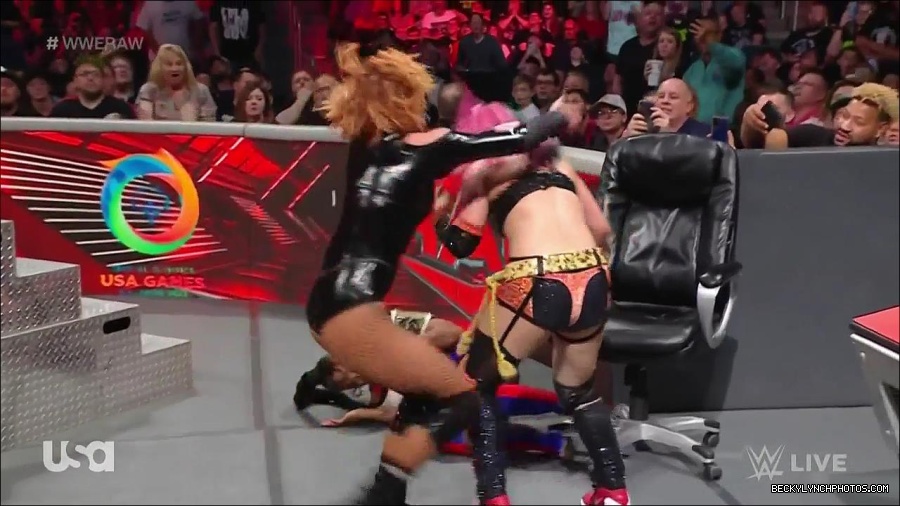 WWE_Monday_Night_Raw_2022_05_23_720p_HDTV_x264-NWCHD_mp4_007554354.jpg