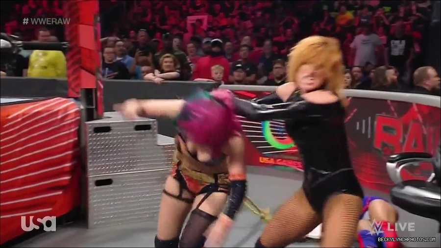 WWE_Monday_Night_Raw_2022_05_23_720p_HDTV_x264-NWCHD_mp4_007555155.jpg