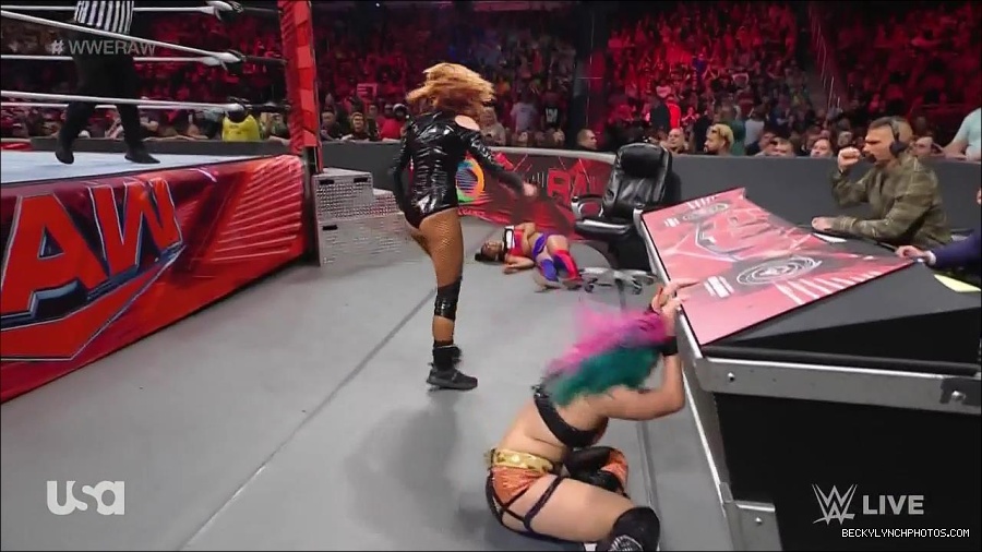 WWE_Monday_Night_Raw_2022_05_23_720p_HDTV_x264-NWCHD_mp4_007557557.jpg