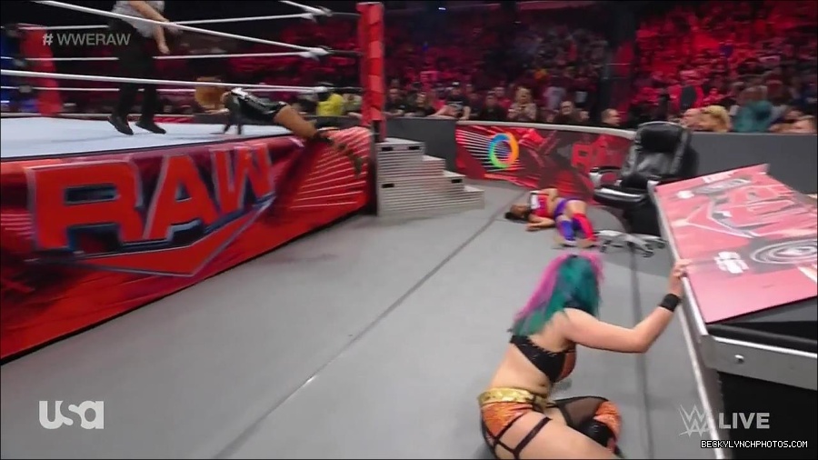 WWE_Monday_Night_Raw_2022_05_23_720p_HDTV_x264-NWCHD_mp4_007558759.jpg