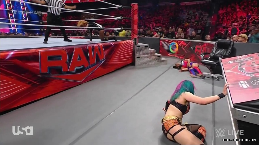 WWE_Monday_Night_Raw_2022_05_23_720p_HDTV_x264-NWCHD_mp4_007559159.jpg