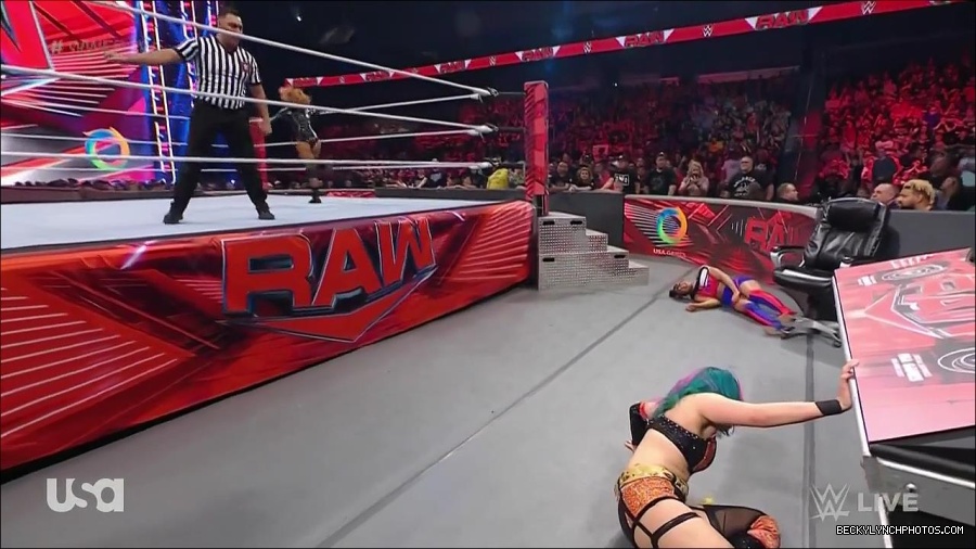 WWE_Monday_Night_Raw_2022_05_23_720p_HDTV_x264-NWCHD_mp4_007560360.jpg