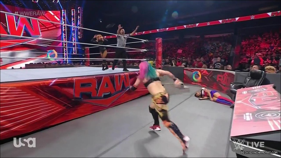 WWE_Monday_Night_Raw_2022_05_23_720p_HDTV_x264-NWCHD_mp4_007563964.jpg