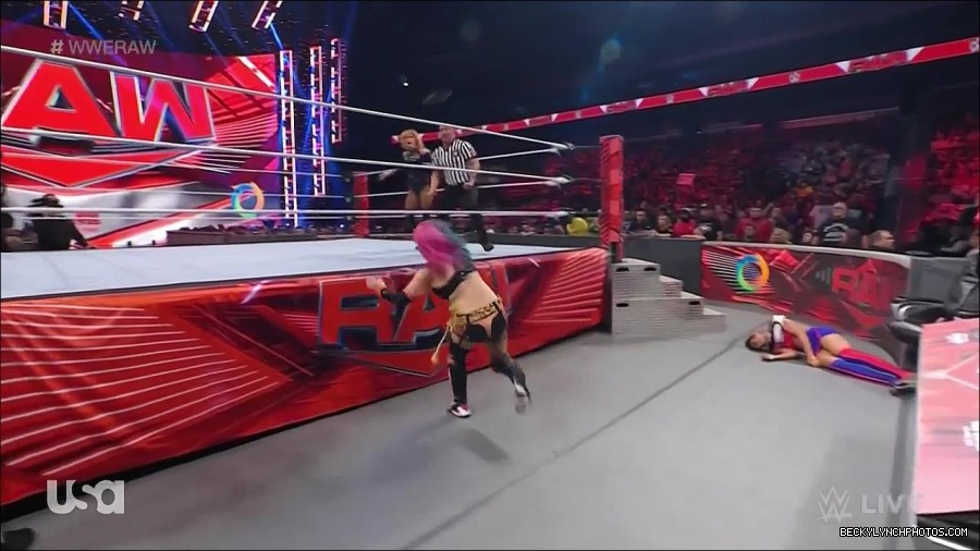 WWE_Monday_Night_Raw_2022_05_23_720p_HDTV_x264-NWCHD_mp4_007564364.jpg