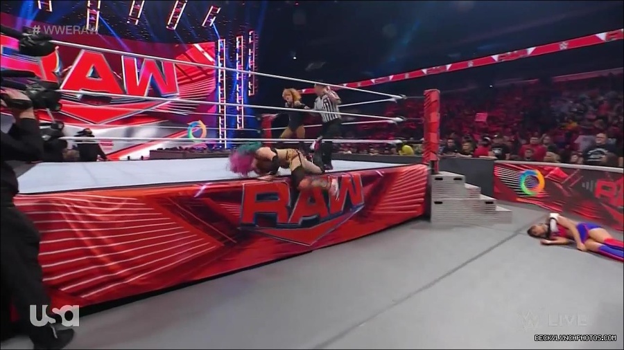 WWE_Monday_Night_Raw_2022_05_23_720p_HDTV_x264-NWCHD_mp4_007564765.jpg