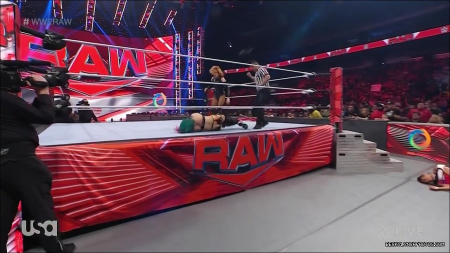 WWE_Monday_Night_Raw_2022_05_23_720p_HDTV_x264-NWCHD_mp4_007565165.jpg