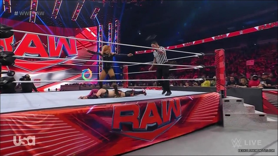 WWE_Monday_Night_Raw_2022_05_23_720p_HDTV_x264-NWCHD_mp4_007566366.jpg
