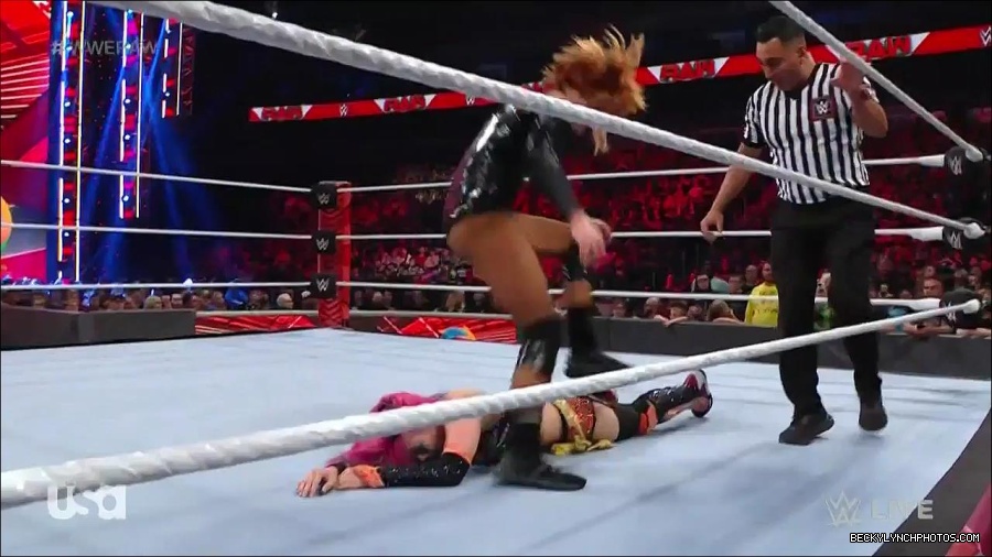WWE_Monday_Night_Raw_2022_05_23_720p_HDTV_x264-NWCHD_mp4_007566767.jpg