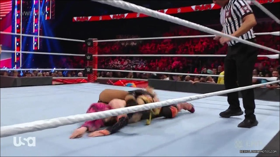 WWE_Monday_Night_Raw_2022_05_23_720p_HDTV_x264-NWCHD_mp4_007567567.jpg