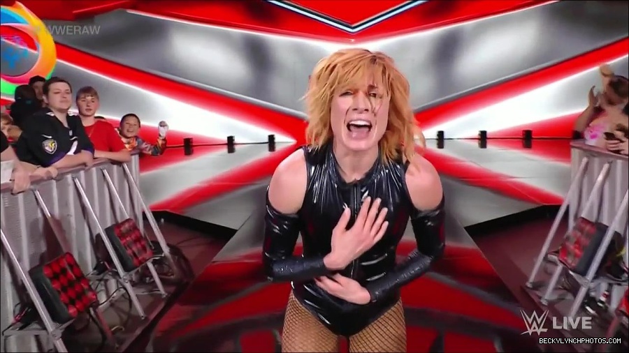 WWE_Monday_Night_Raw_2022_05_23_720p_HDTV_x264-NWCHD_mp4_007614414.jpg