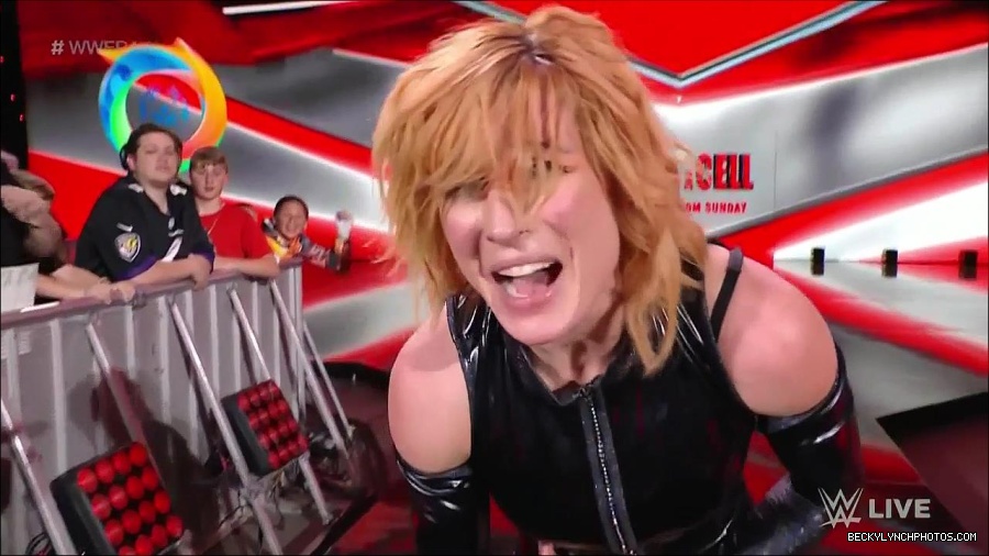 WWE_Monday_Night_Raw_2022_05_23_720p_HDTV_x264-NWCHD_mp4_007615615.jpg