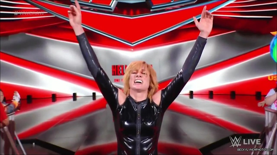 WWE_Monday_Night_Raw_2022_05_23_720p_HDTV_x264-NWCHD_mp4_007643643.jpg