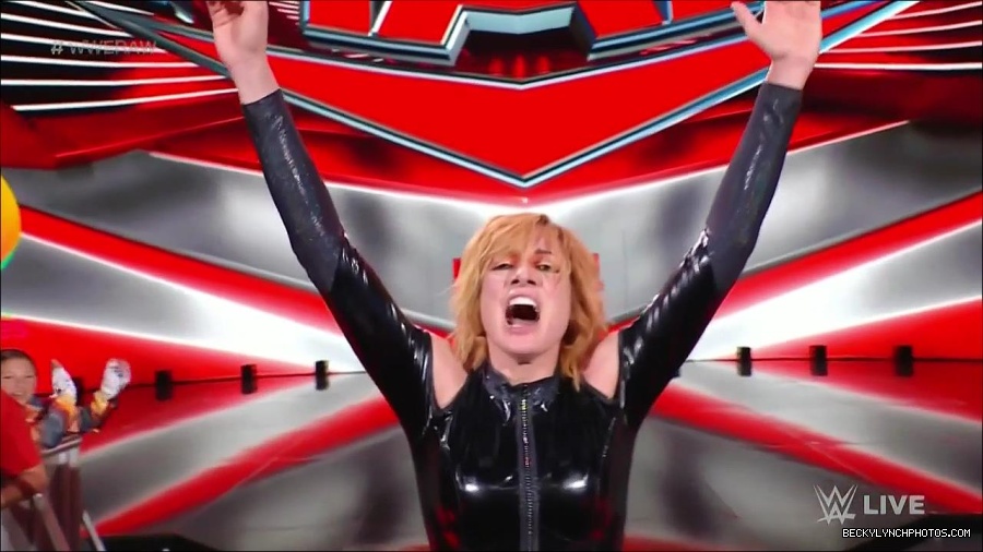 WWE_Monday_Night_Raw_2022_05_23_720p_HDTV_x264-NWCHD_mp4_007644044.jpg