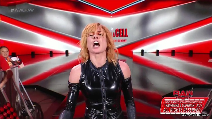 WWE_Monday_Night_Raw_2022_05_23_720p_HDTV_x264-NWCHD_mp4_007648448.jpg