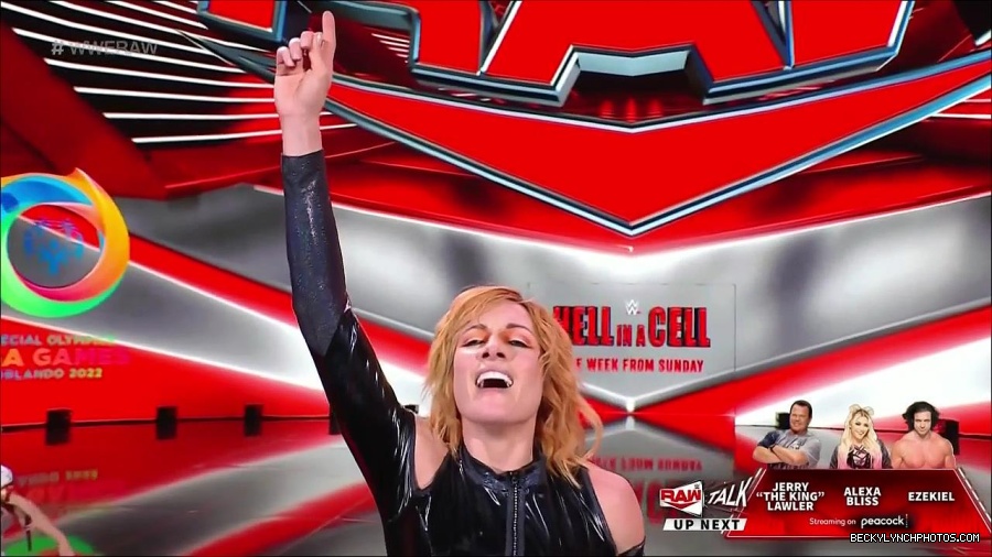 WWE_Monday_Night_Raw_2022_05_23_720p_HDTV_x264-NWCHD_mp4_007658458.jpg