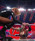 WWE_Monday_Night_Raw_2022_05_23_720p_HDTV_x264-NWCHD_mp4_007458959.jpg