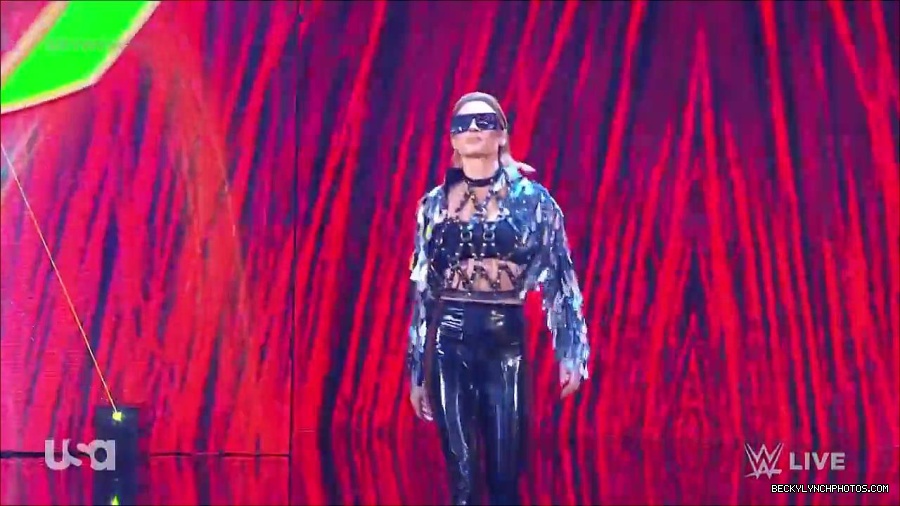 WWE_RAW_30th_May_2022_720p_WEBRip_h264_mp4_000034184.jpg