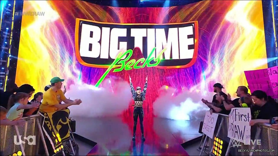 WWE_RAW_30th_May_2022_720p_WEBRip_h264_mp4_000040990.jpg