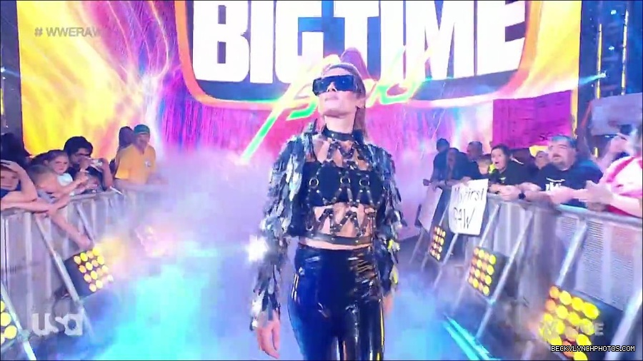 WWE_RAW_30th_May_2022_720p_WEBRip_h264_mp4_000050200.jpg