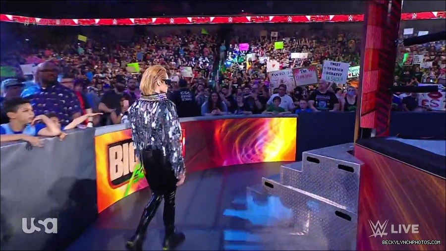 WWE_RAW_30th_May_2022_720p_WEBRip_h264_mp4_000056206.jpg