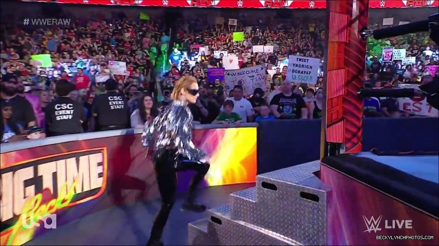 WWE_RAW_30th_May_2022_720p_WEBRip_h264_mp4_000057407.jpg
