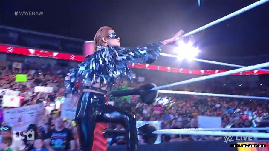WWE_RAW_30th_May_2022_720p_WEBRip_h264_mp4_000059008.jpg